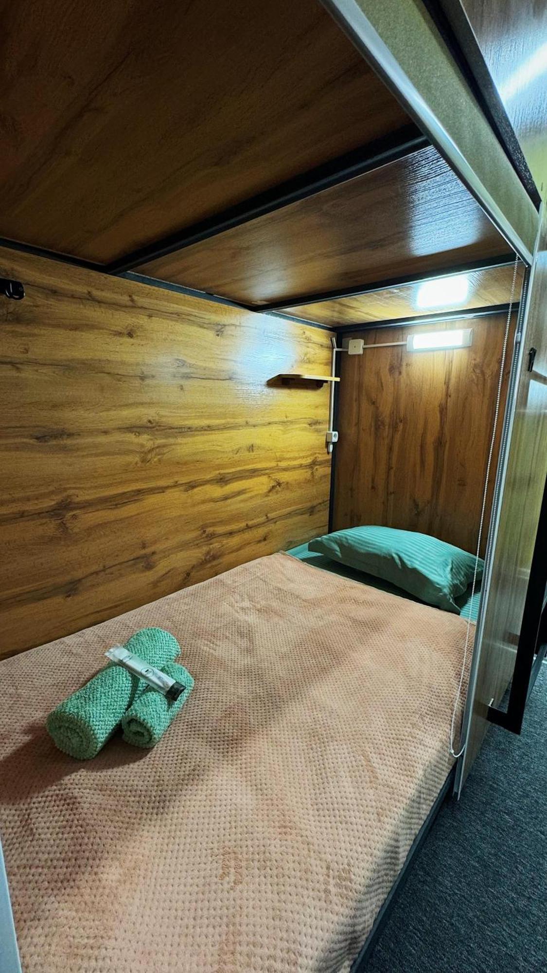 Hostel Kochevnik Capsule Hotel Alma-Ata Buitenkant foto