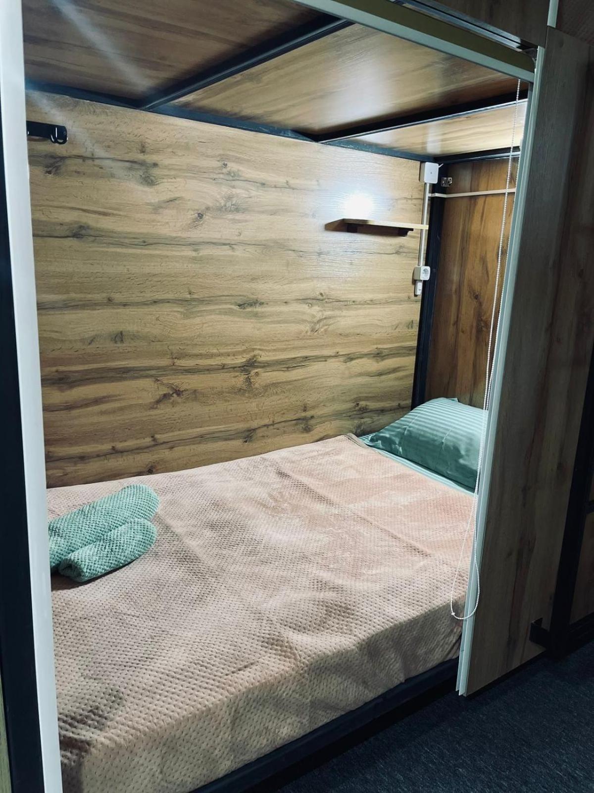 Hostel Kochevnik Capsule Hotel Alma-Ata Buitenkant foto